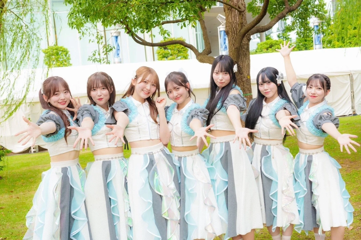 7人体制の集合写真