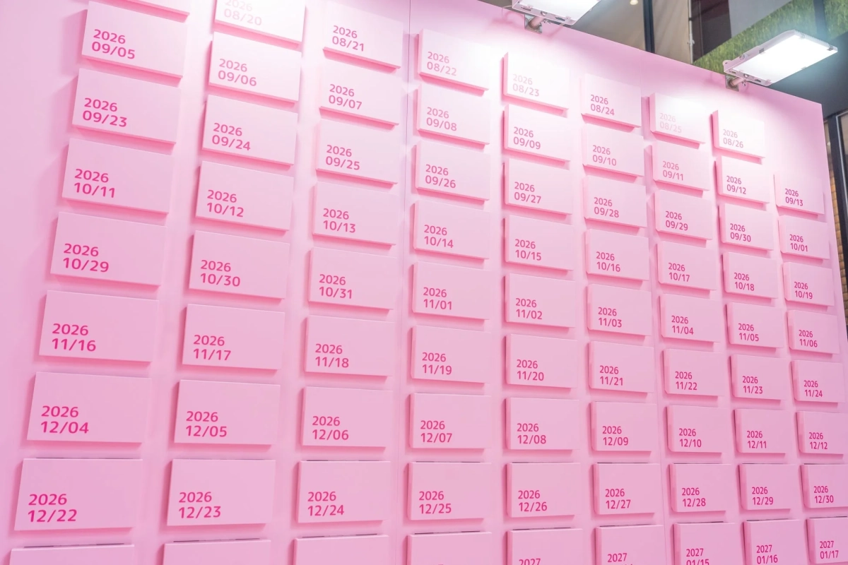 日付が並ぶイベント会場