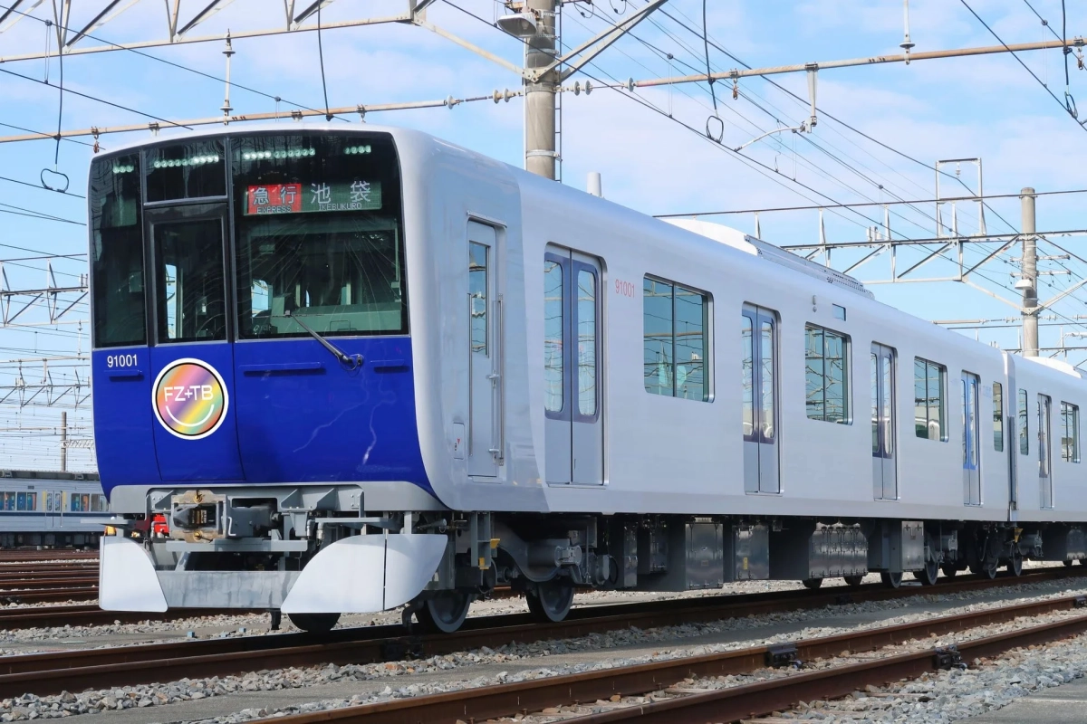 コラボトレイン外観