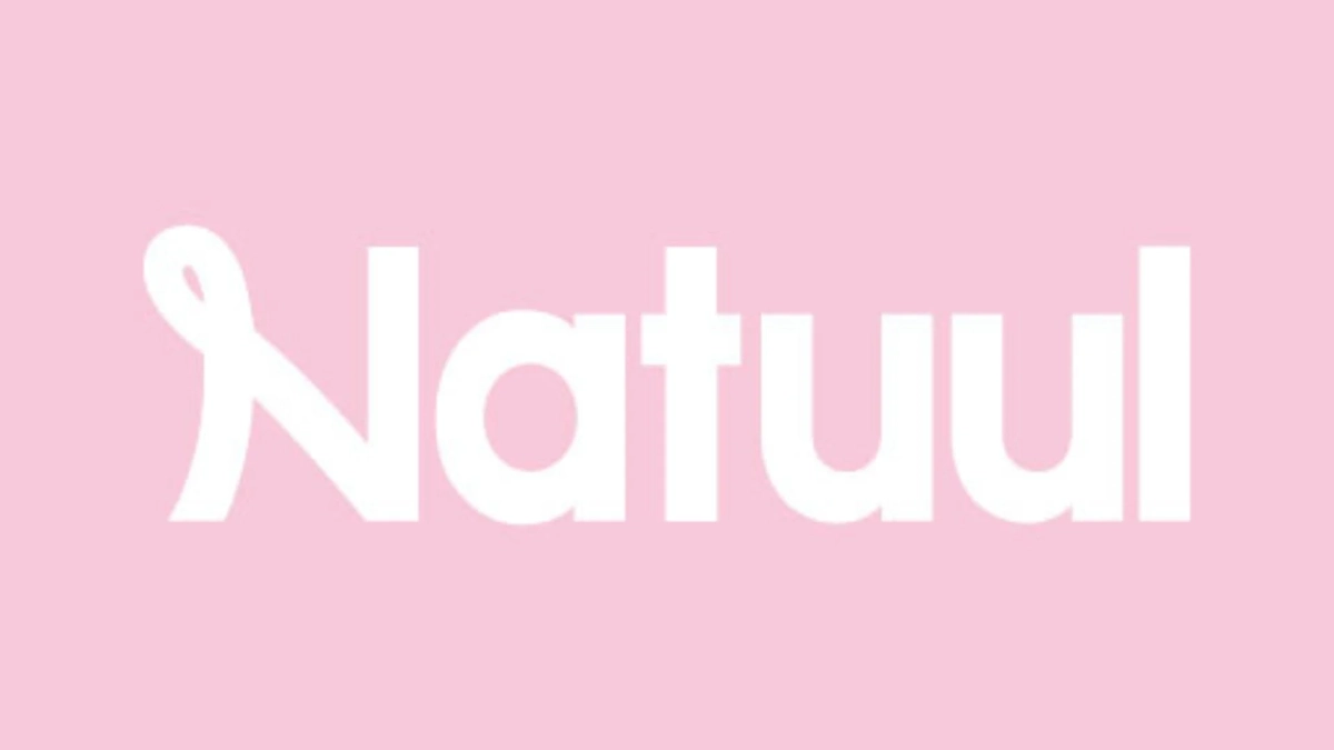 ピンク色の背景に白い文字で「Natuul」と書かれたロゴ画像です。