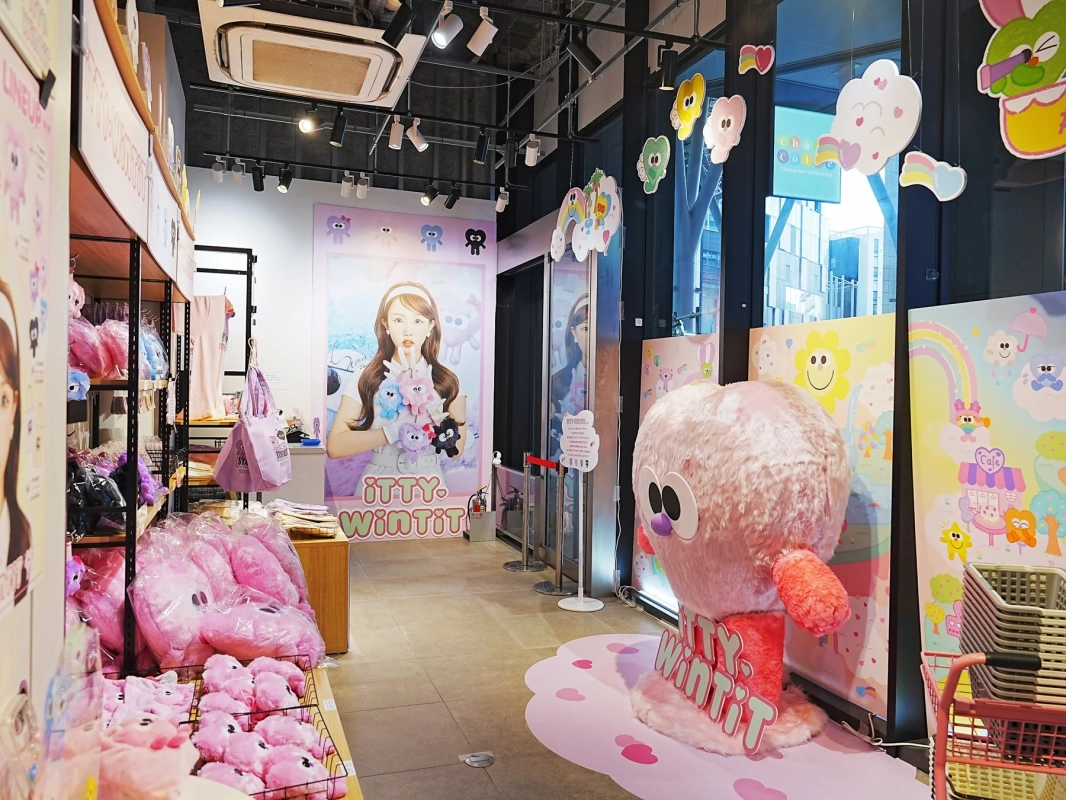 キャラクターショップの店内