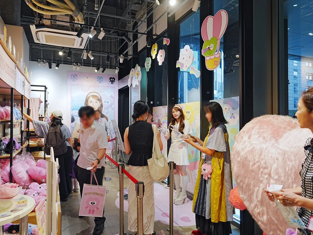 葉月紗蘭さん一日店長イベントの様子