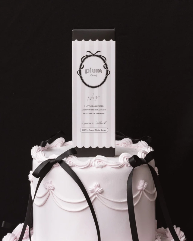 pium Beauty 1 Day A LITTLE DARK FILTER ADDED TO THE SUGARY AND SWEET DOLLY AMBIANCE. rigurur Black DIA14.5mm Moist Lens