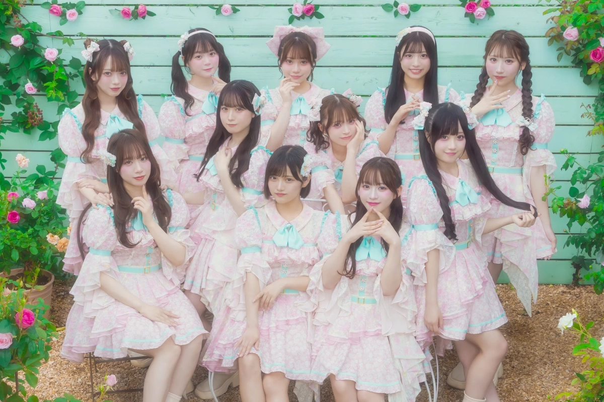 ピンクと水色のドレスを着たα＋の集合写真