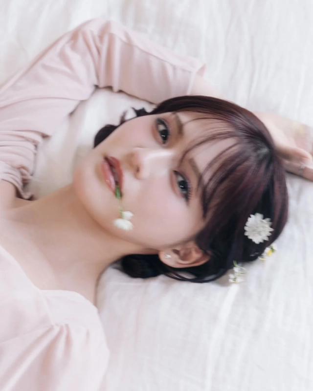 花をあしらったピンクの衣装