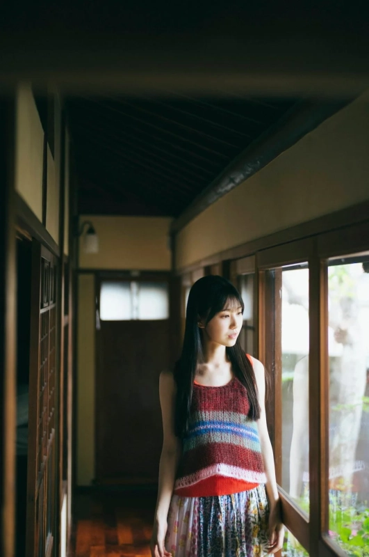 鶴崎仁香さんの和風家屋でのグラビア